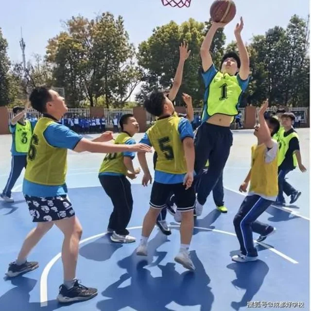 体育产业热点新闻背后的战术视角解析